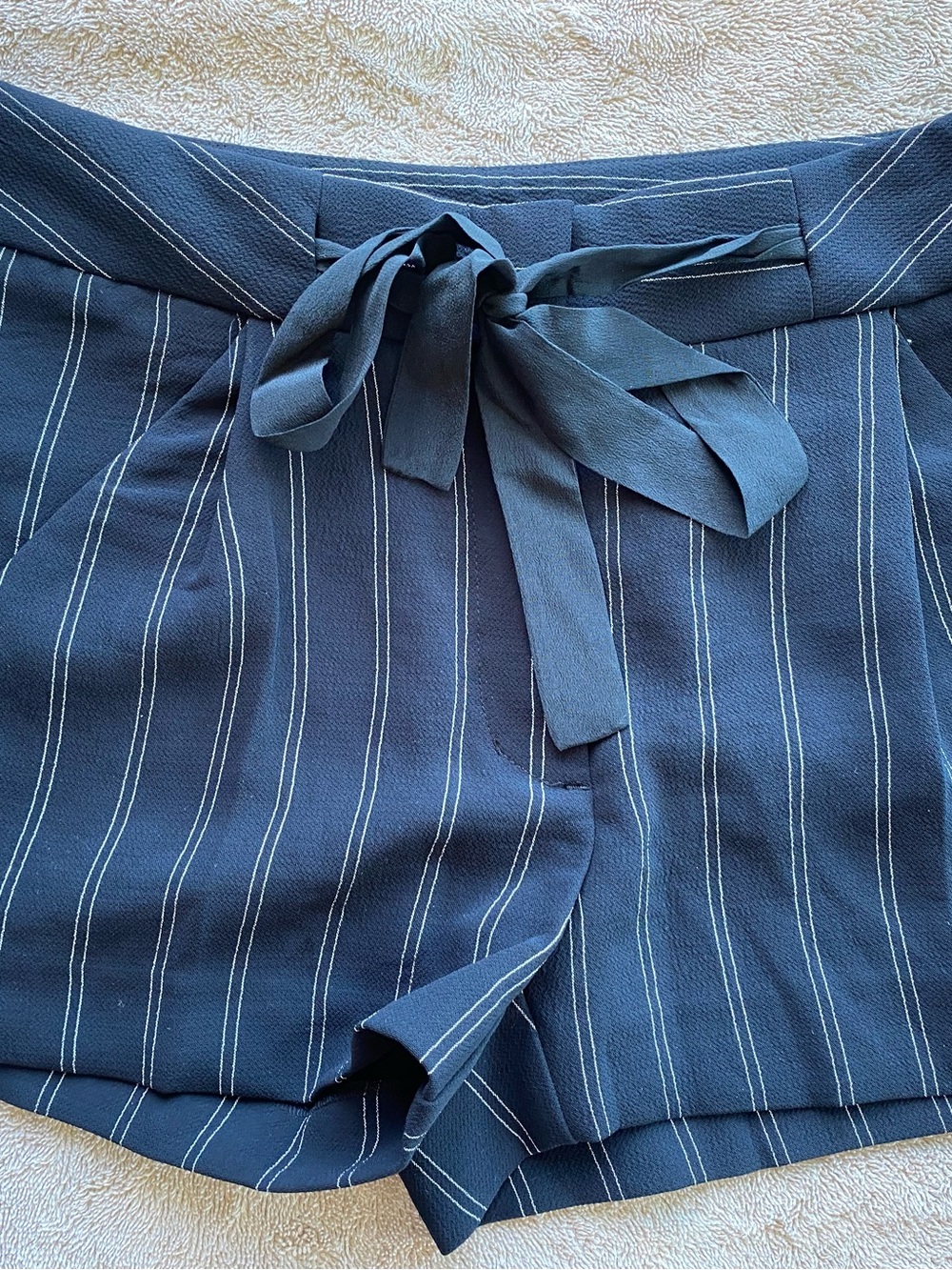 Aritzia Wilfred Striped Loose Fit Tie-Waist Shorts - Like New - Size 00